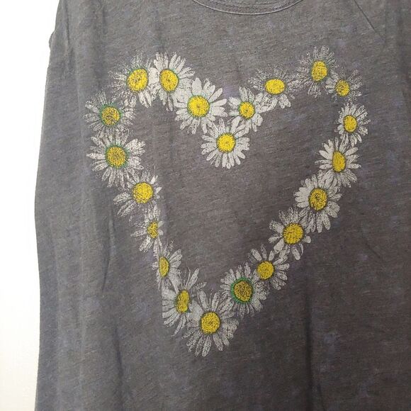 Daisy Heart Gray Stone Wash Tank Top Size Small - Picture 4 of 4